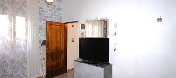 3-salle Appartement à Pontedera, Italy No. 293020 14