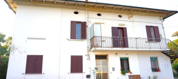 3-salle Appartement à Pontedera, Italy No. 293020 4