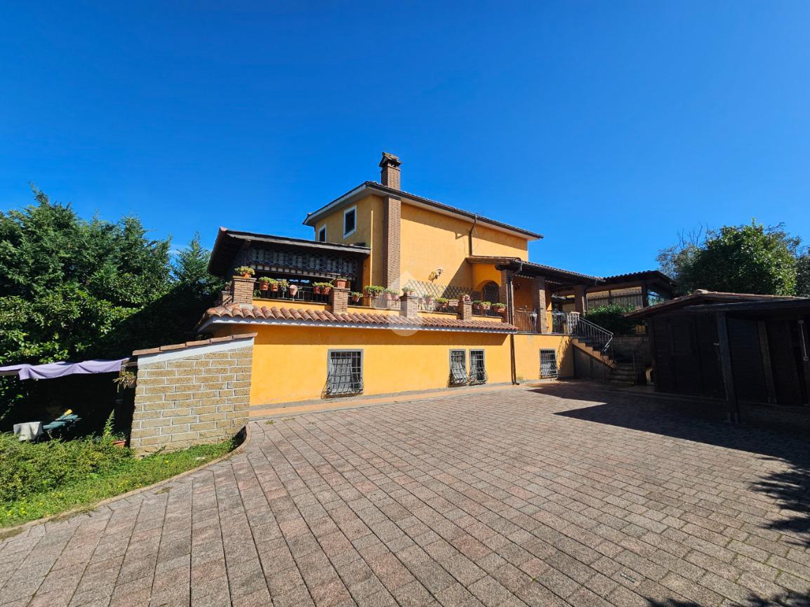 8 rooms Villa in Fiano Romano, Italy No. 4820