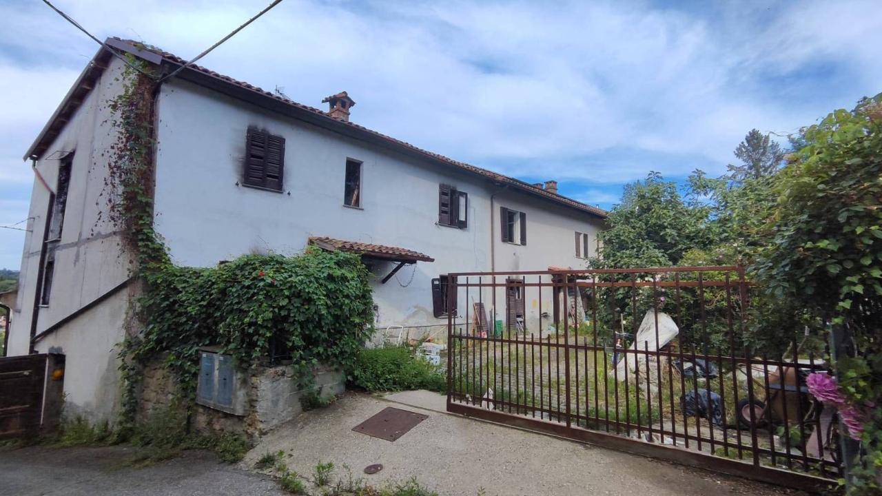 10 rooms House in Incisa Scapaccino, Italy No. 33749