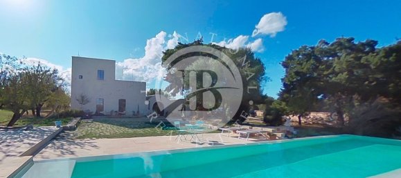 4 bedrooms Villa in Ostuni, Italy No. 156582 2