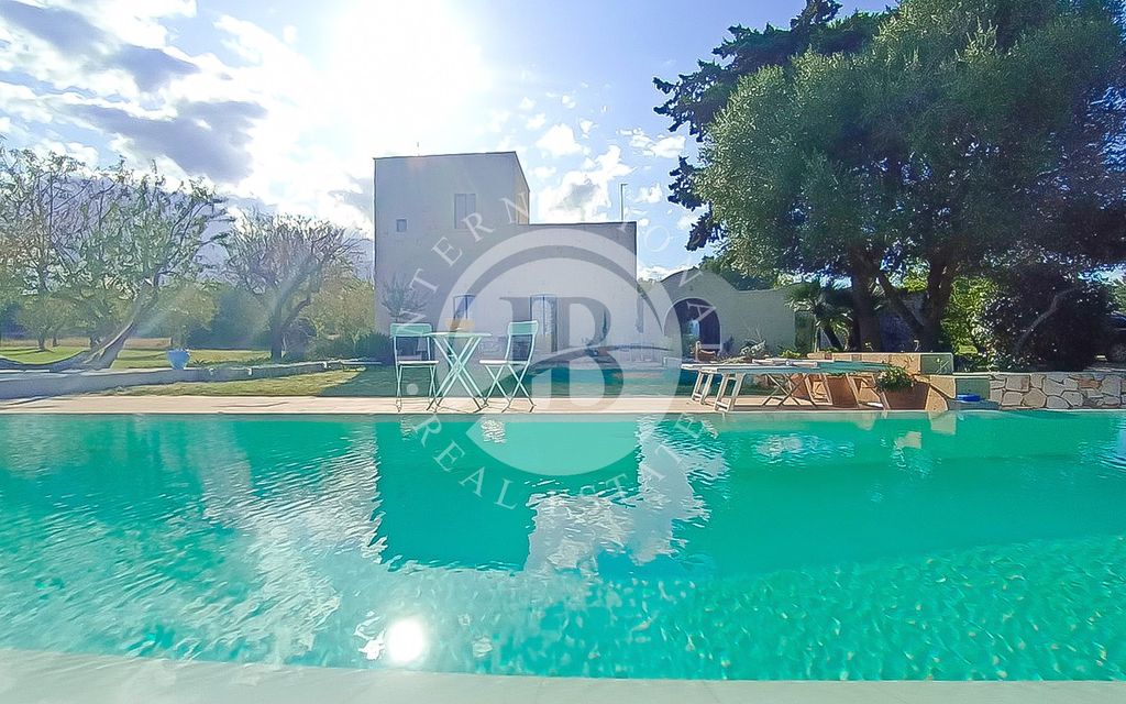 4 bedrooms Villa in Ostuni, Italy No. 156582