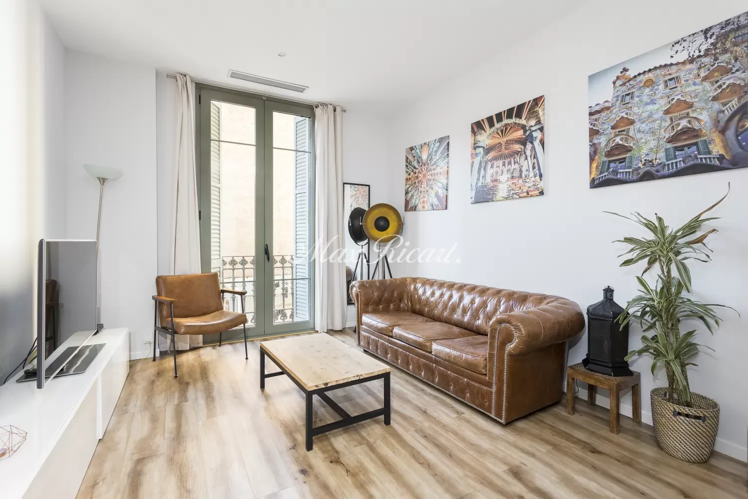 2 rooms Apartment in Eixample, Spain No. 24910