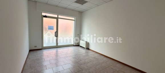 Imóvel comercial de 2 divisões em Treviolo, Italy N.º 14319 2