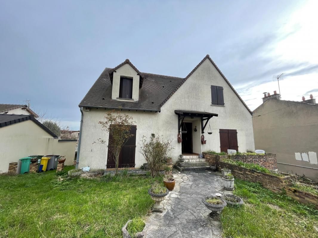 Casa de 5 dormitorios en Bonneuil-sur-Marne, France No. 182762