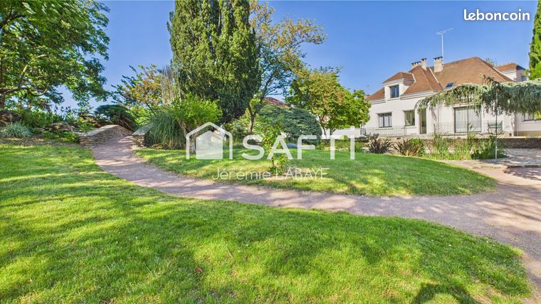 Casa de 5 dormitorios en Chateauroux, France No. 302817