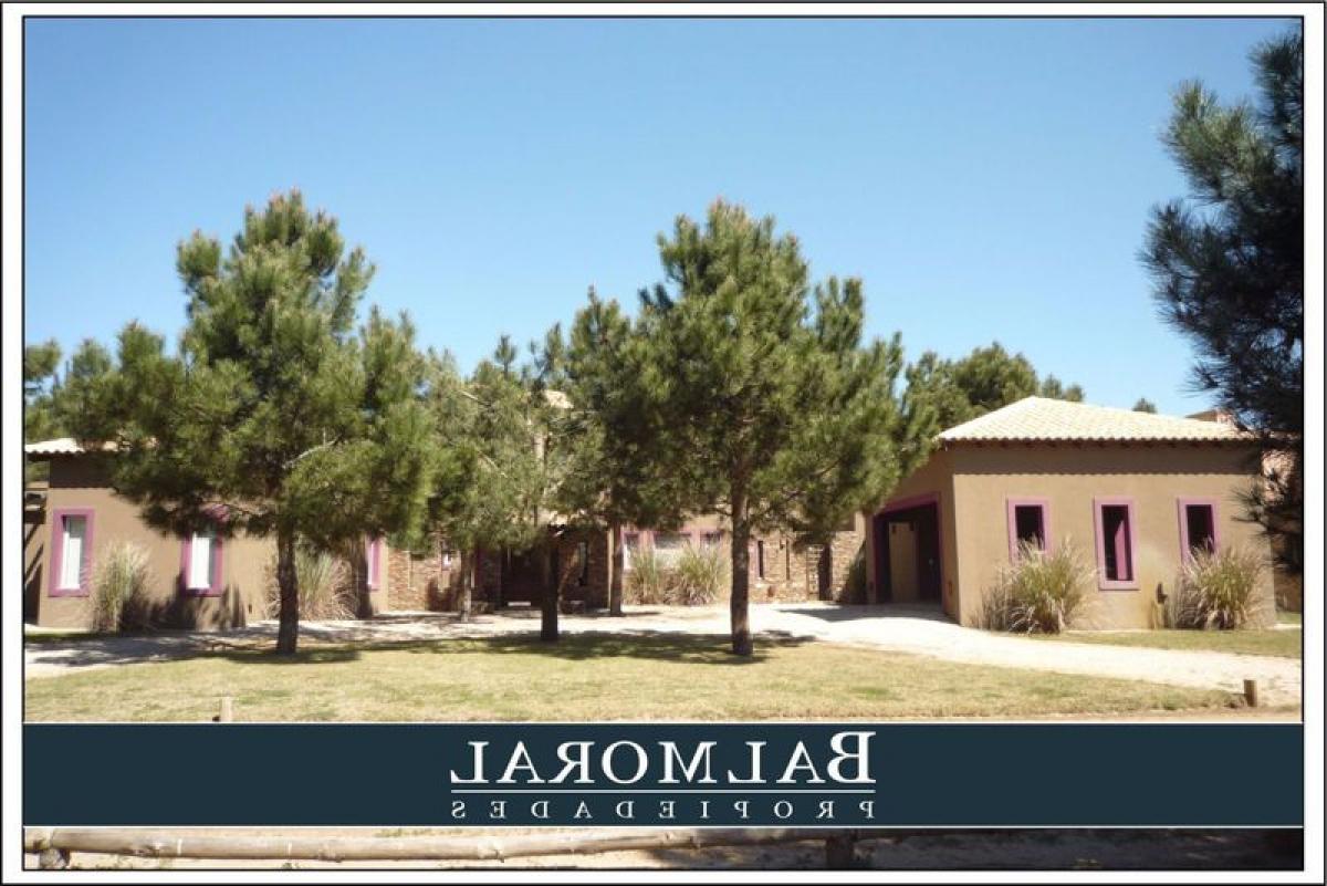 4 bedrooms House in Mar del Plata, Argentina No. 95490