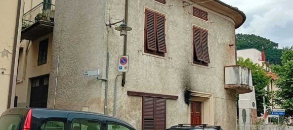 6 bedrooms Apartment in Vaiano, Italy No. 322301 2