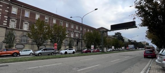 3 rooms Commercial property in Turin, Italy No. 111745 9