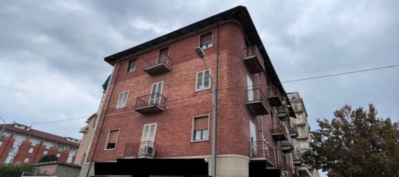 3 rooms Commercial property in Turin, Italy No. 111745 6