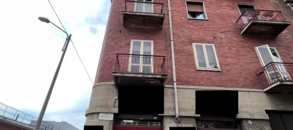 3 rooms Commercial property in Turin, Italy No. 111745 11