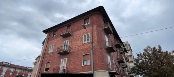 3 rooms Commercial property in Turin, Italy No. 111745 3