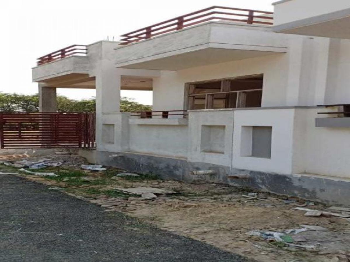2 bedrooms House in Lucknow, India No. 20772