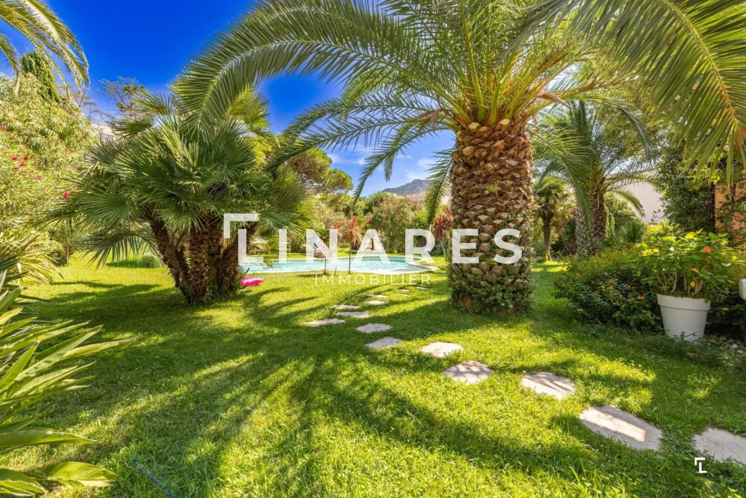 6 bedrooms Villa in Marseille, France No. 348719