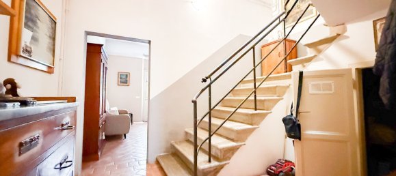 6 rooms House in Cascina, Italy No. 48909 3