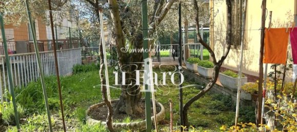 2 bedrooms Apartment in Campi Bisenzio, Italy No. 14275 3