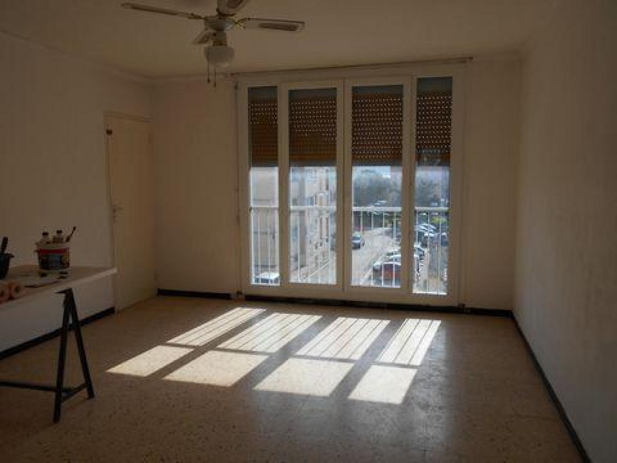 2 bedrooms Condo in Marignane, France No. 10238