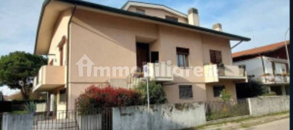 3 bedrooms Apartment in Rovigo, Italy No. 52428 13