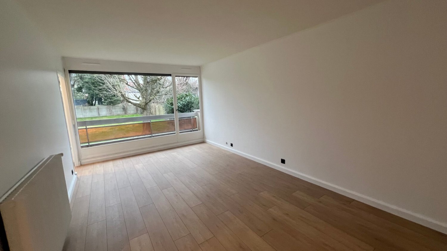 Studio in Rosny-sous-Bois, France No. 123205