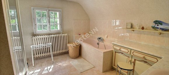 Дом с 4 спальнями в Эпернон, Франция № 156526 10