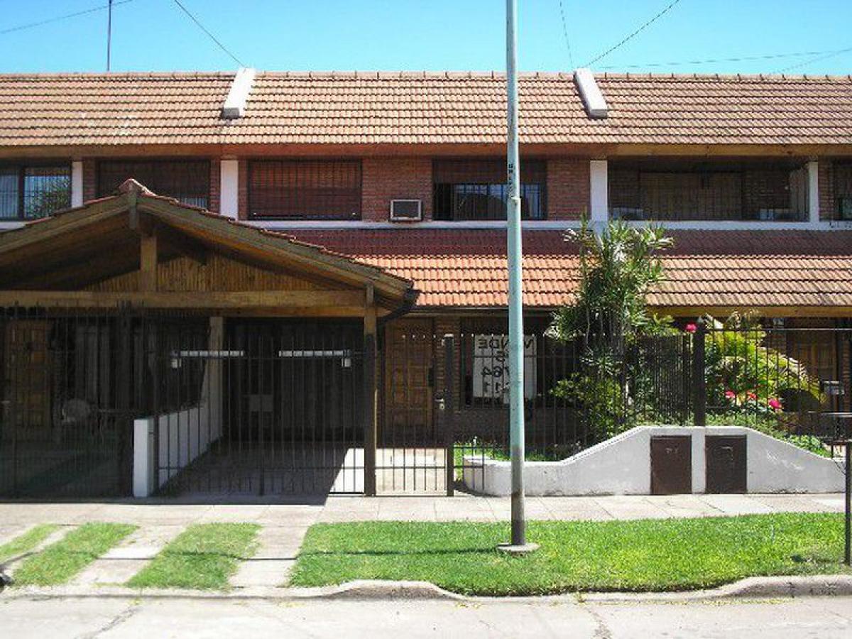 5 bedrooms House in Moron, Argentina No. 10570