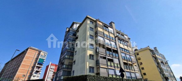 2 bedrooms Apartment in Turin, Italy No. 59447 3