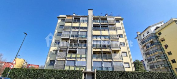 2 bedrooms Apartment in Turin, Italy No. 59447 2