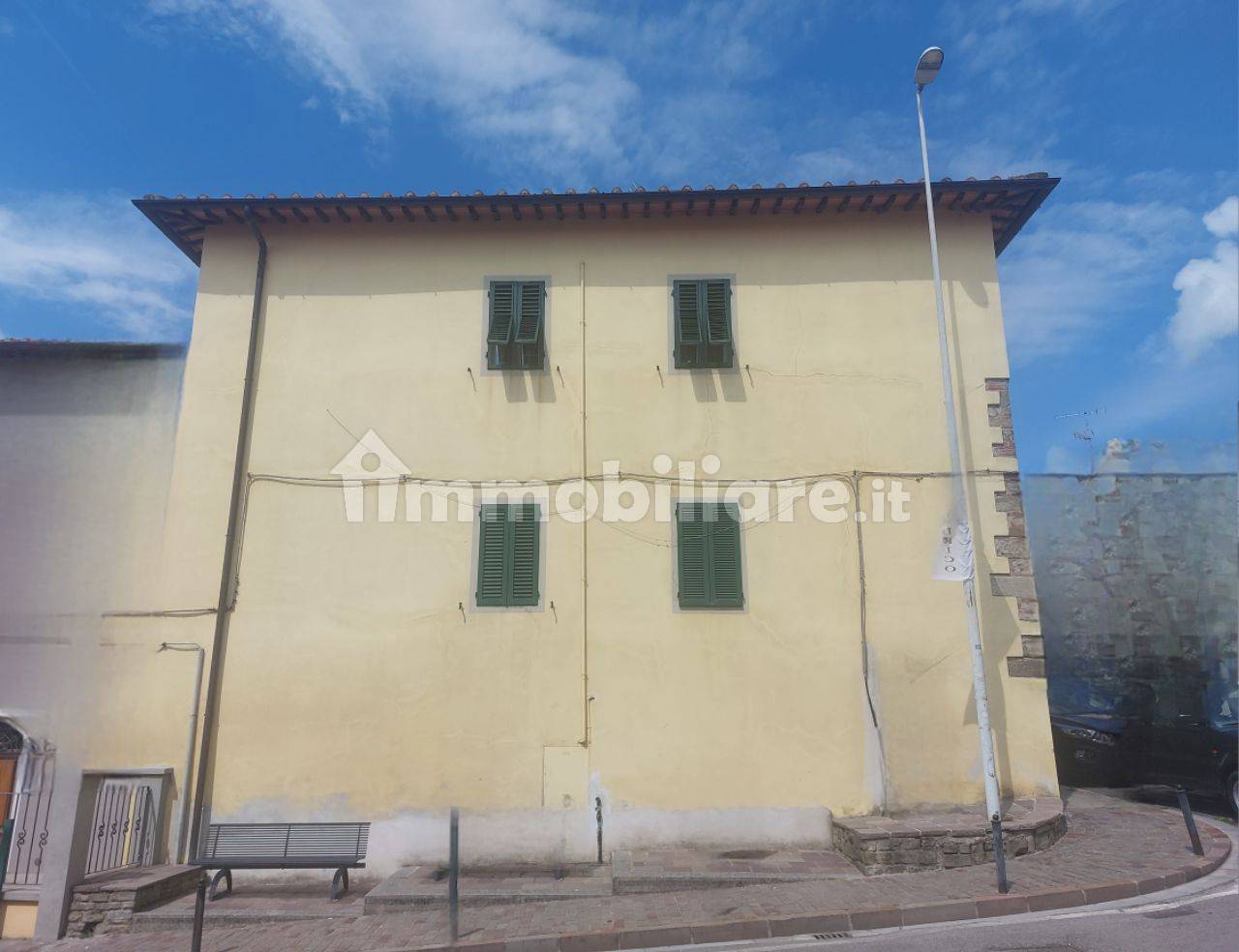 3 bedrooms Apartment in Castelfranco Piandiscò, Italy No. 321212