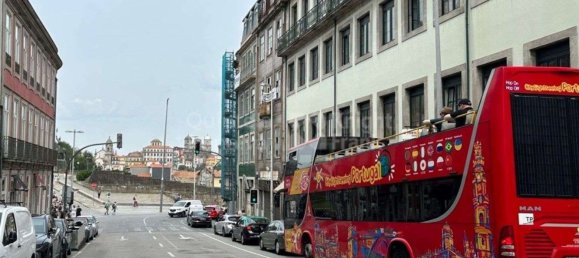 708m² Building in Porto, Portugal No. 124358 12