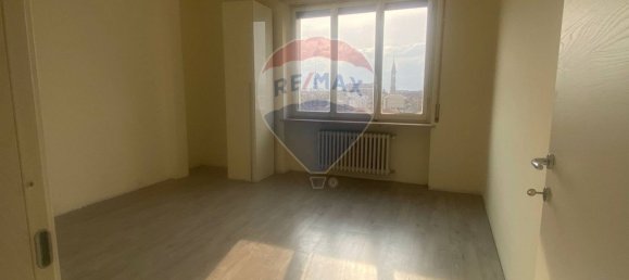 5 rooms Apartment in Alessandria, Italy No. 278452 3