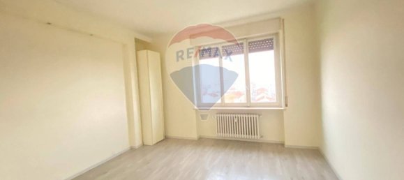 5 rooms Apartment in Alessandria, Italy No. 278452 2