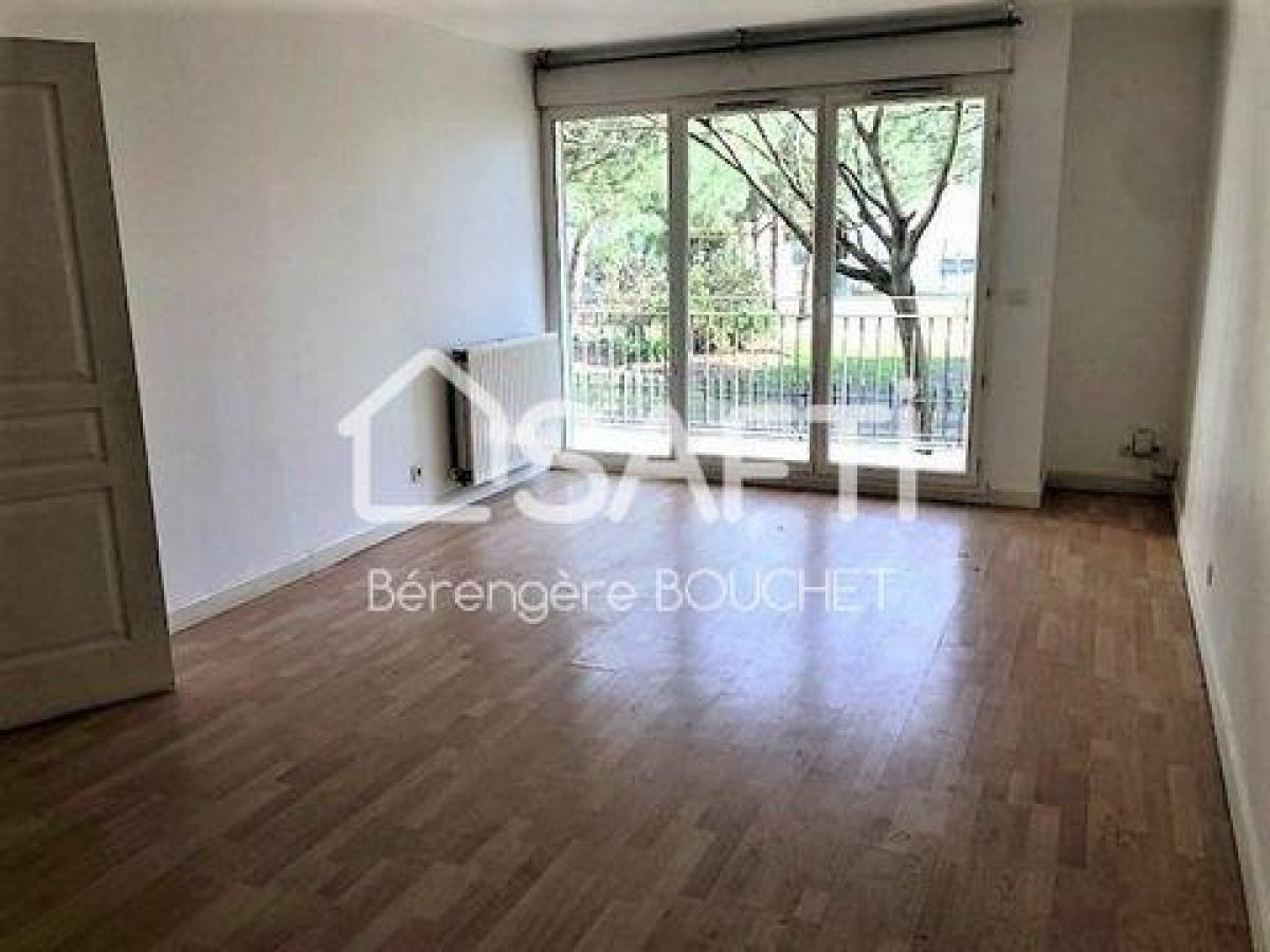 2 bedrooms Apartment in Bordeaux, France No. 6796