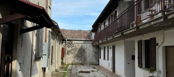 3 bedrooms Apartment in Sannazzaro de' Burgondi, Italy No. 359511 3