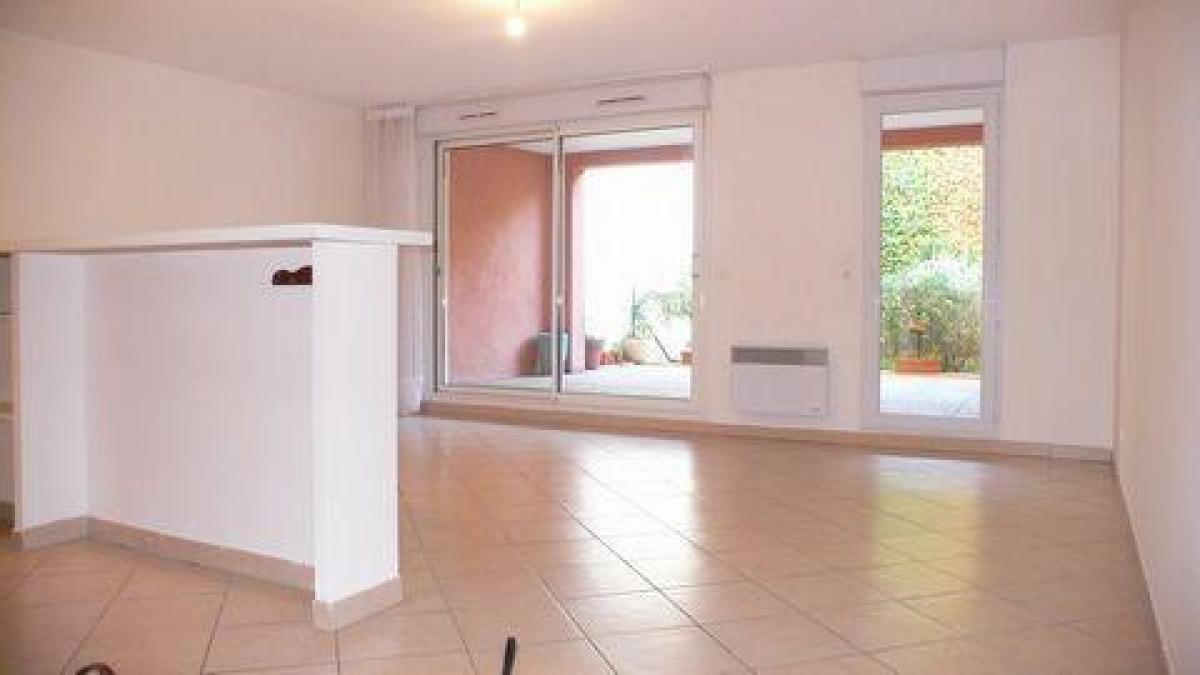 2 bedrooms Condo in Cogolin, France No. 13837