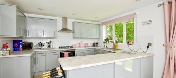 5 bedrooms House in Sittingbourne, United Kingdom No. 10891 6