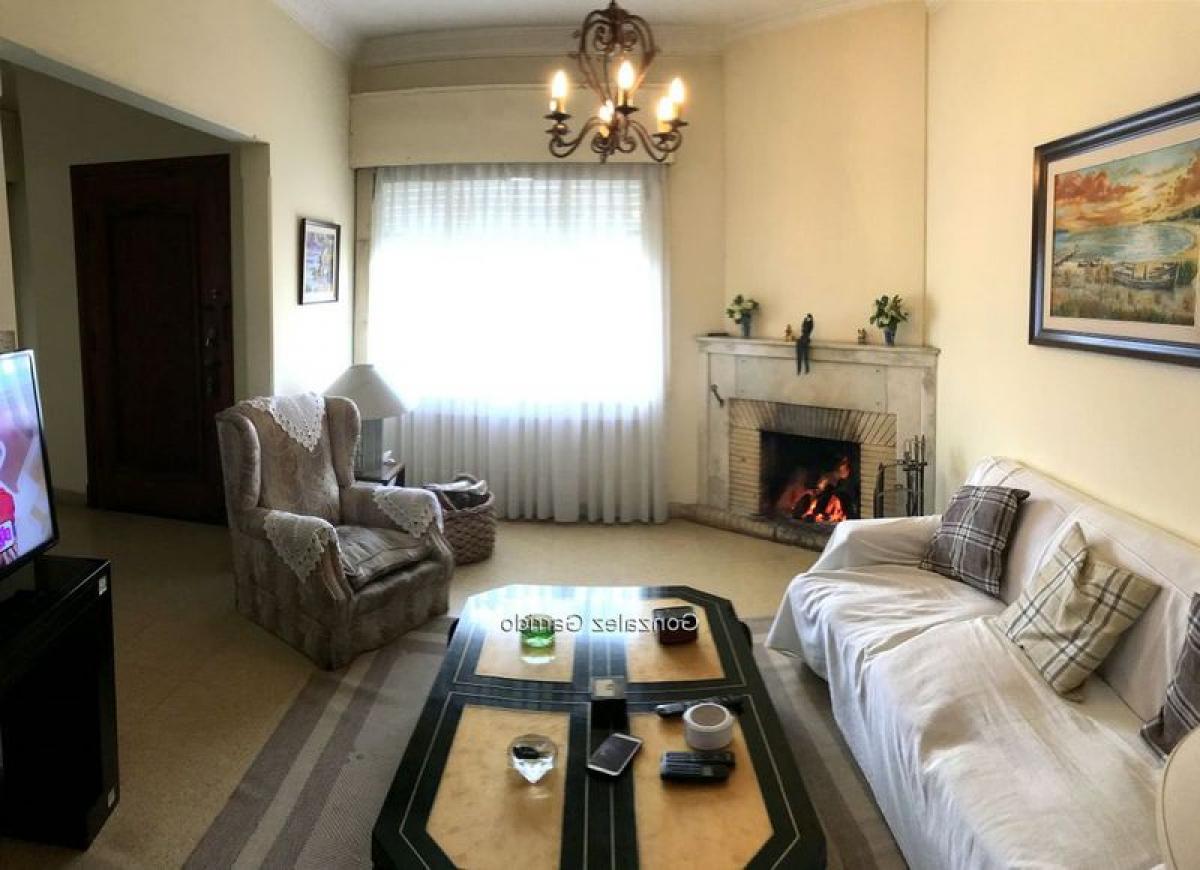 3 bedrooms House in Montevideo, Uruguay No. 11736