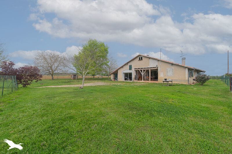 3 bedrooms House in Thil, France No. 335427