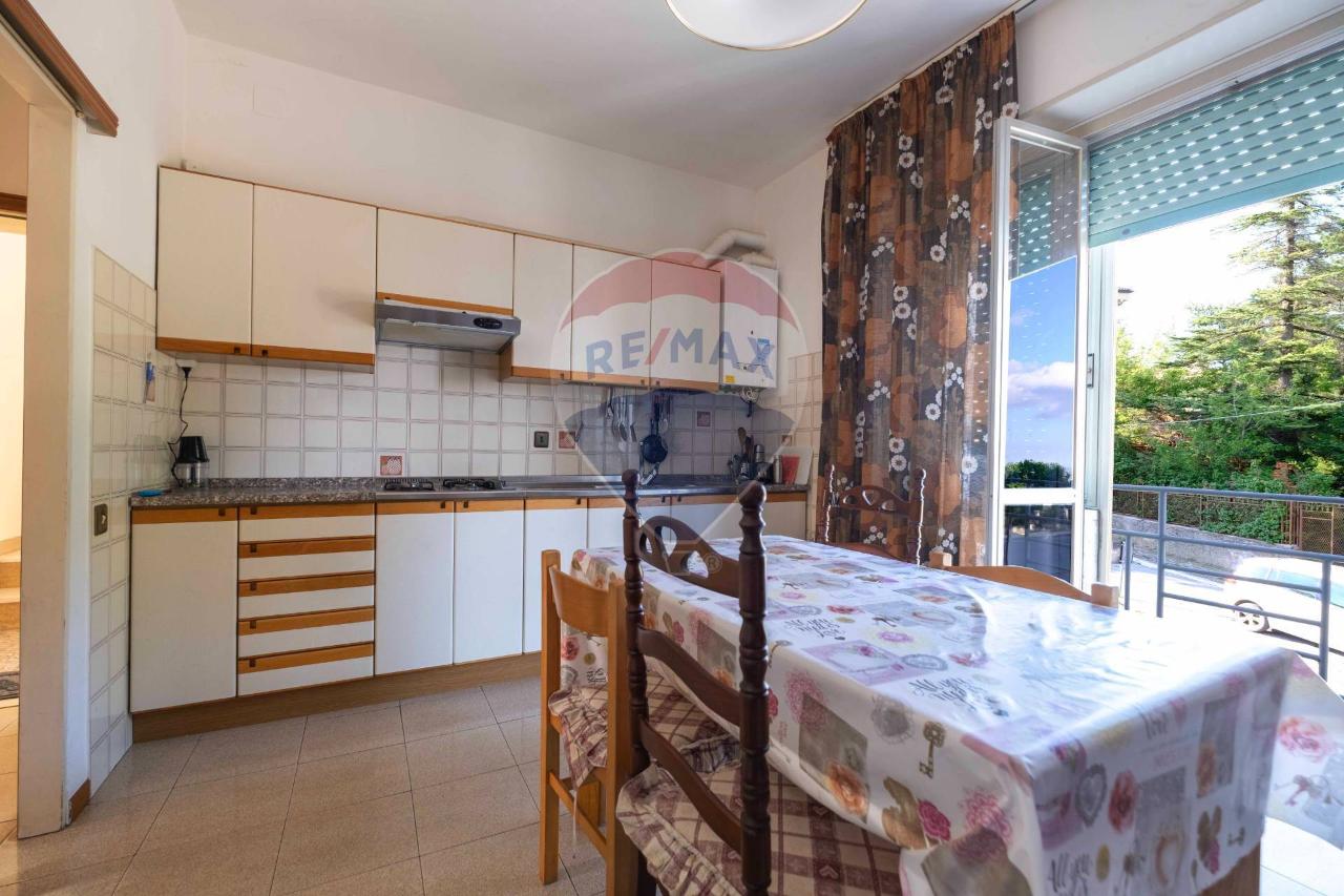 3 rooms Apartment in Cupramontana, Italy No. 1770
