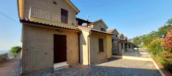 3 bedrooms House in Cingoli, Italy No. 298009 4
