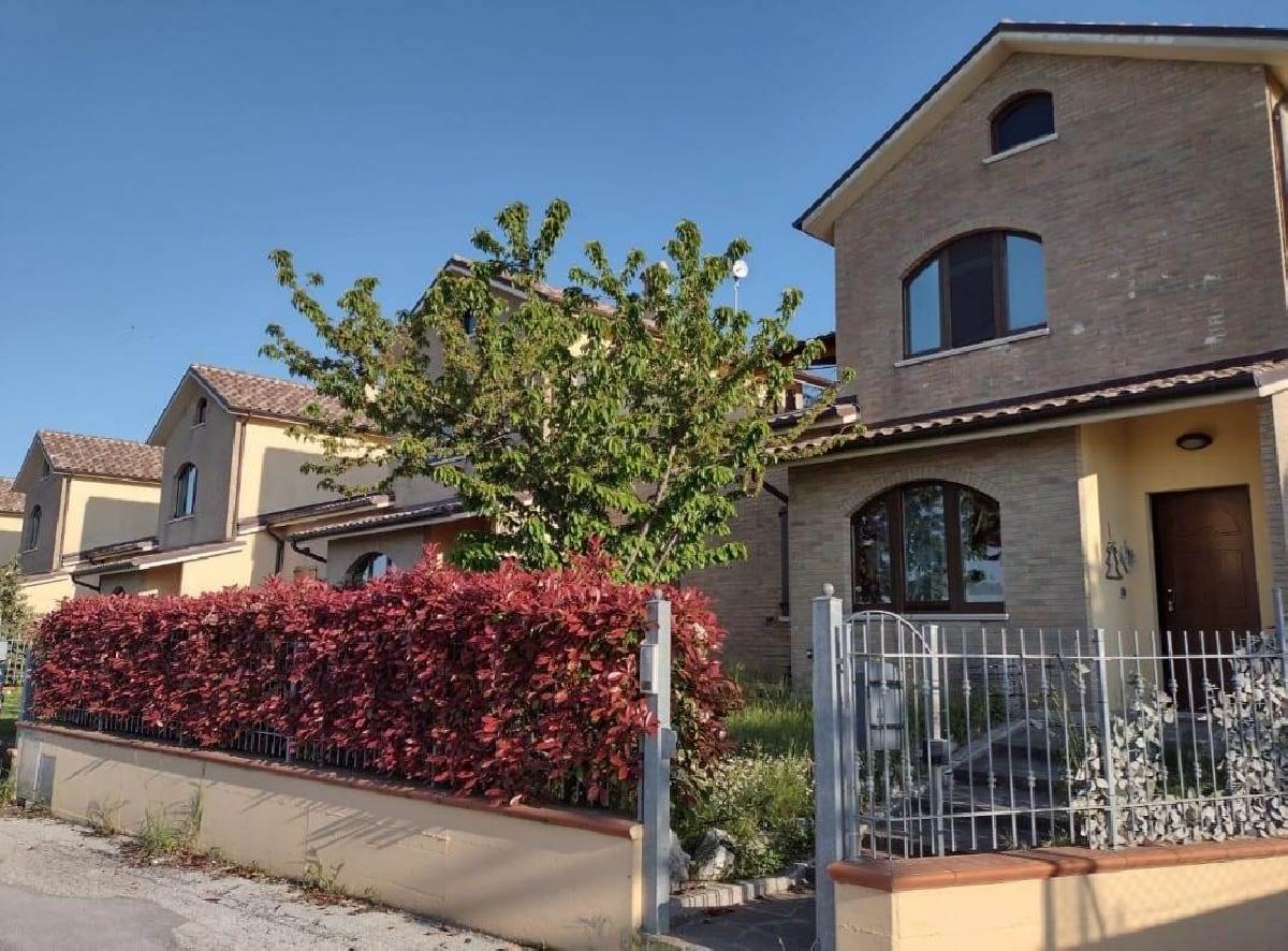 3 bedrooms House in Cingoli, Italy No. 298009