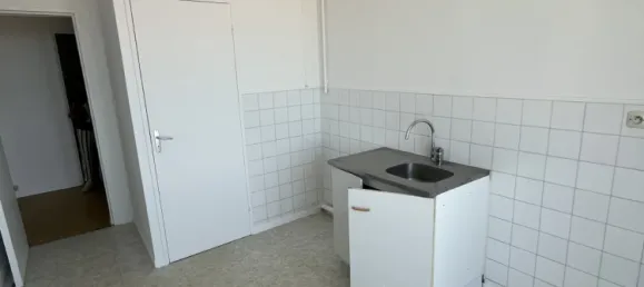 3 bedrooms Apartment in Port-de-Bouc, France No. 316706 5