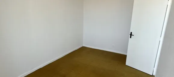 3 bedrooms Apartment in Port-de-Bouc, France No. 316706 9