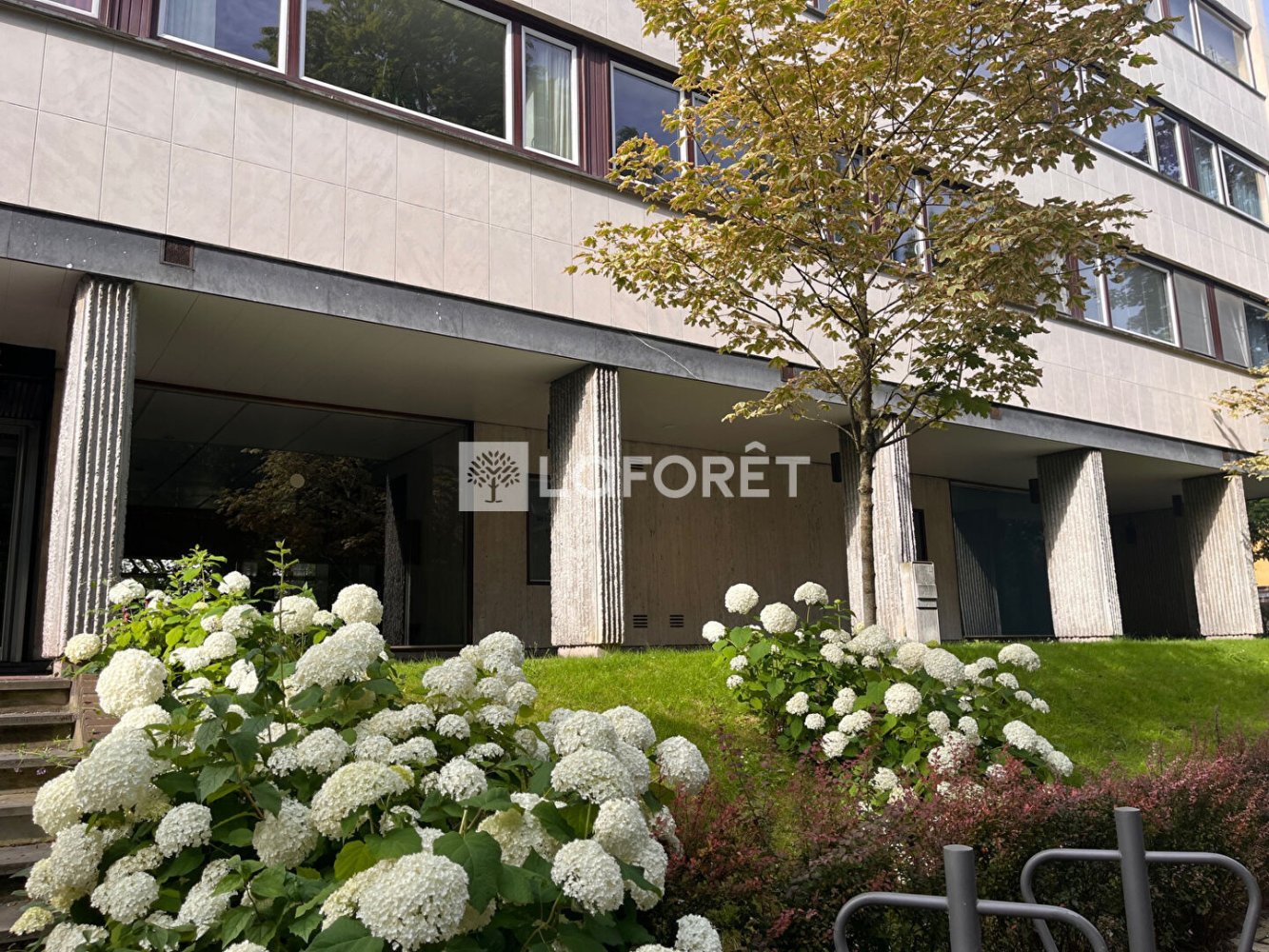 2 bedrooms Apartment in Lille, France No. 220913