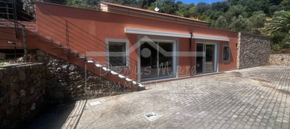 4 bedrooms Villa in Spotorno, Italy No. 331734 2