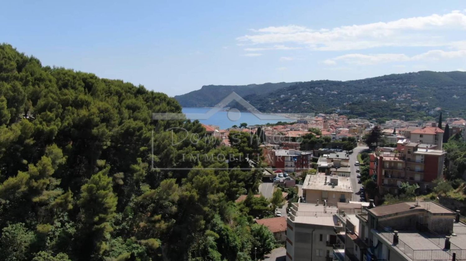 4 bedrooms Villa in Spotorno, Italy No. 331734