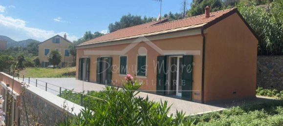 4 bedrooms Villa in Spotorno, Italy No. 331734 3
