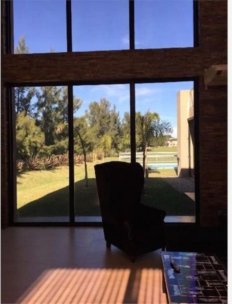 3 bedrooms House in Esteban Echeverria, Argentina No. 10352