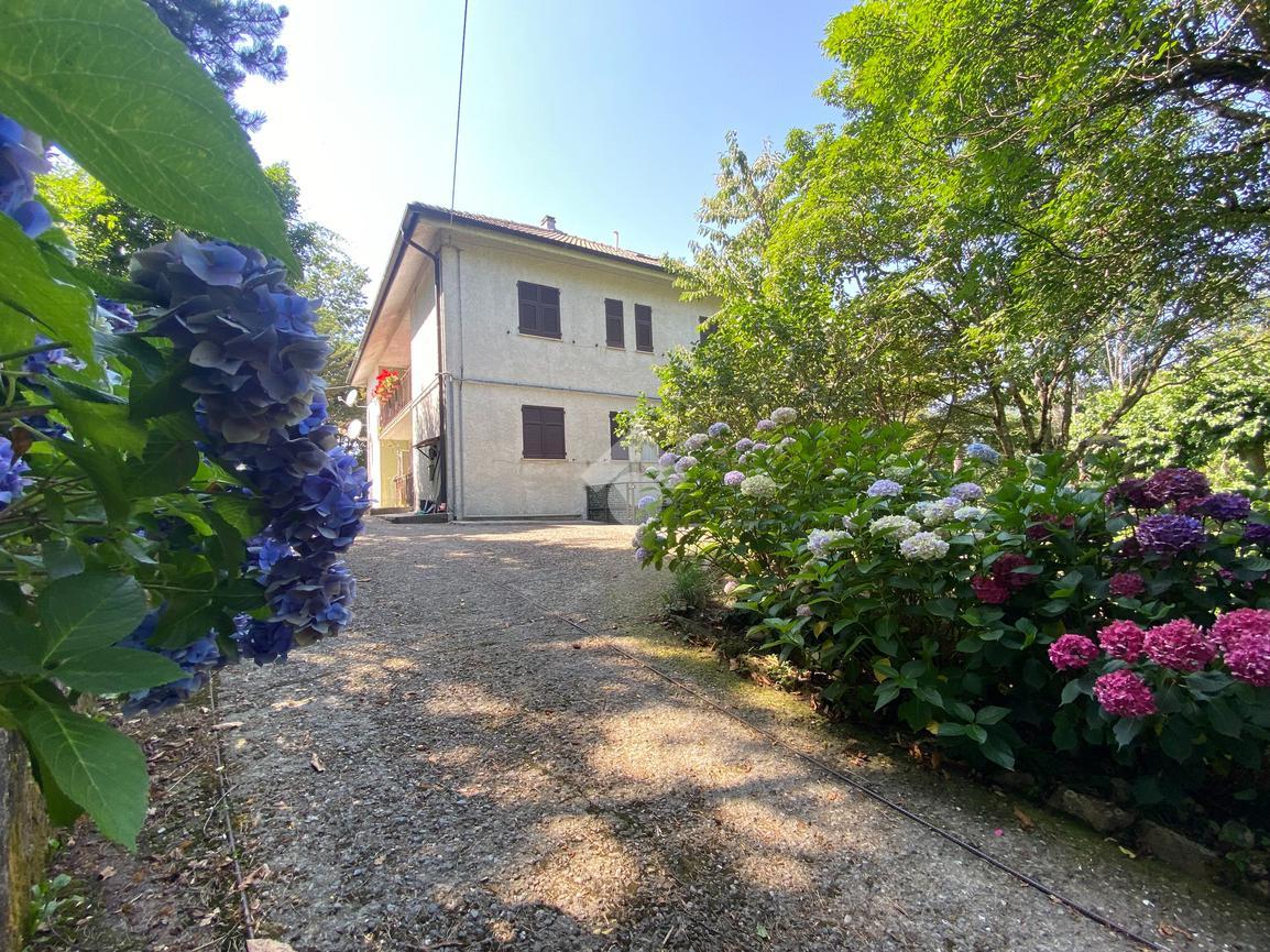 3 rooms Apartment in Torriglia, Italy No. 147882