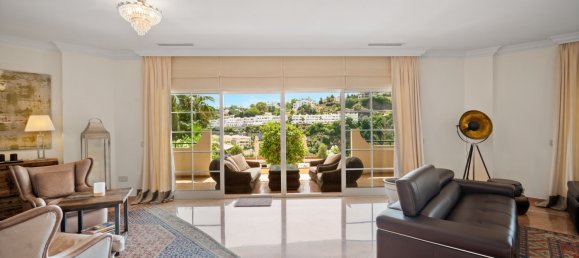 6 bedrooms Villa in Benahavis, Spain No. 4644 12
