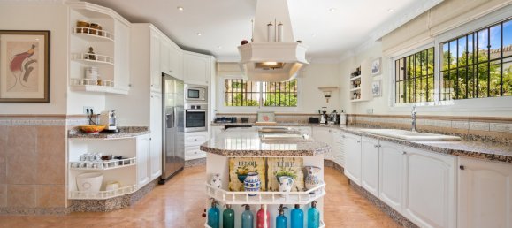 6 bedrooms Villa in Benahavis, Spain No. 4644 20